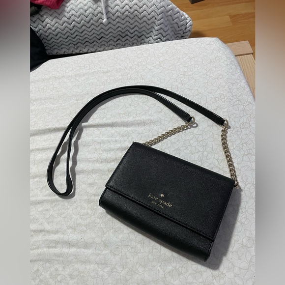 Kate Spade New York Cedar Street Cami Crossbody Bag in Black. - Picture 1 of 7